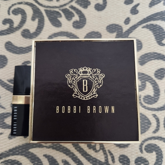 BOBBI BROWN Limited Edition Lipstick and Eye Shadow Kit in PARTY TO GO - Picture 5 of 6